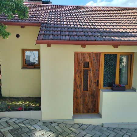 Male Utulne Studio S Koupelnou A Kuchynkou Svinarov Εξωτερικό φωτογραφία